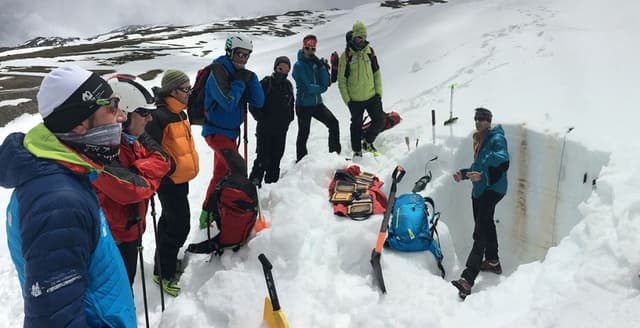 Jornada Seguridad en Terreno de Aludes. Autorrescate